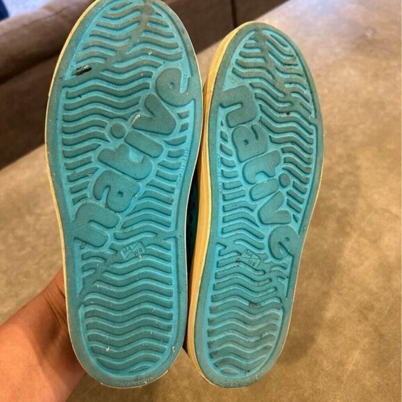NATIVES! Womans size 6, men’s size 4. Excellent condition. Waterproof. - Picture 7 of 7